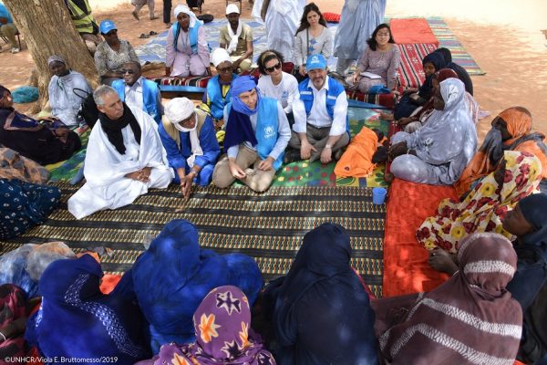Article : « L’avenir du Mali passe aussi par le camp de Mbera » Volker Türk, Haut Commissaire adjoint chargé de la protection du HCR, visite les réfugiés en Mauritanie